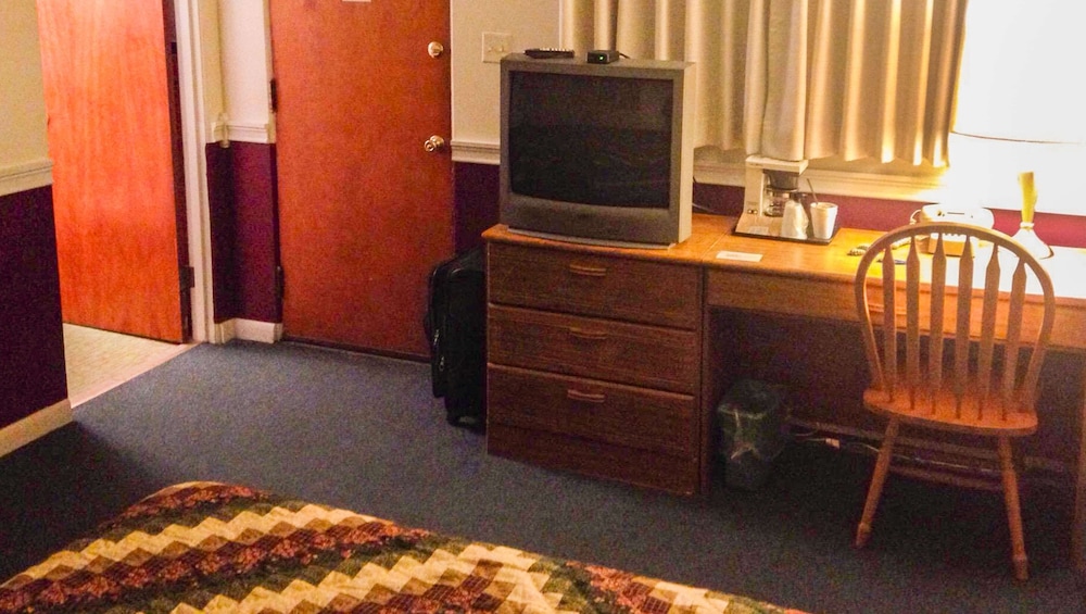 JUDY'S MOTEL BEDFORD 15/34