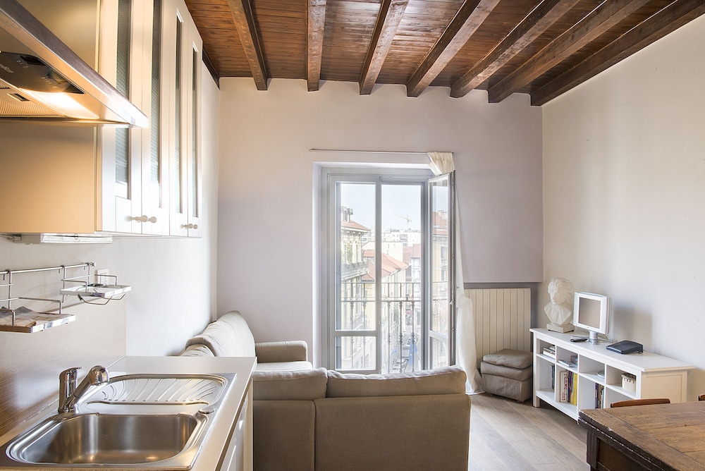 Easyhomes - Porta Venezia Oberdan 12/24