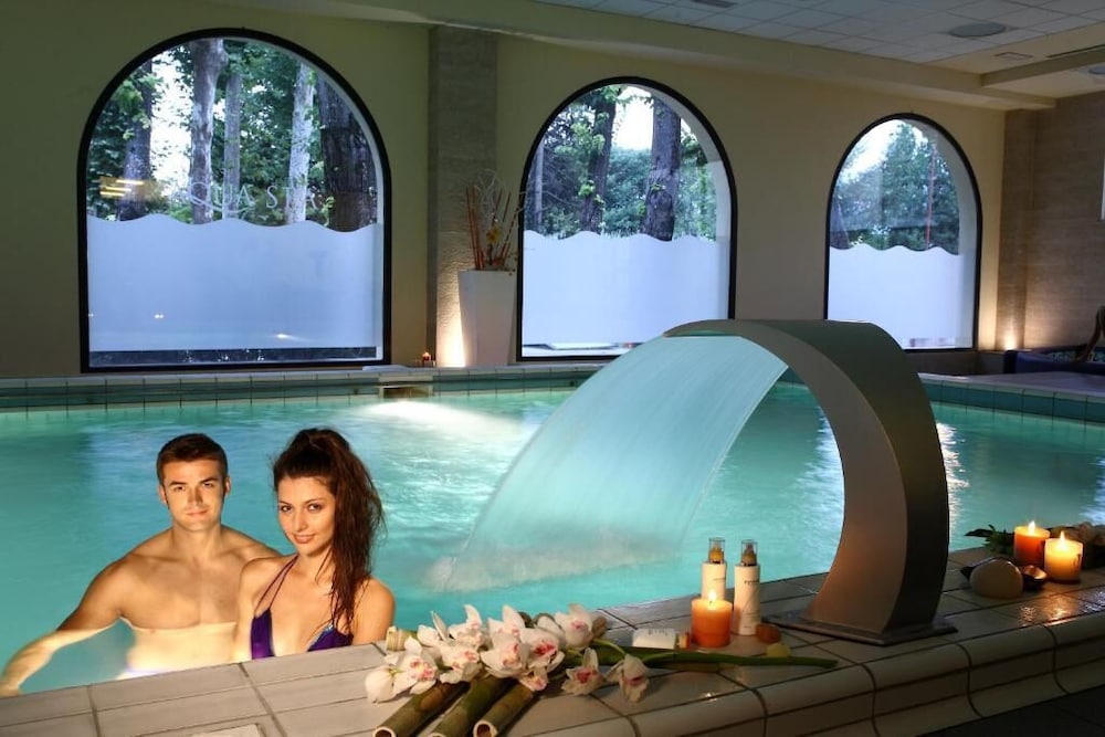 swimming pool spa