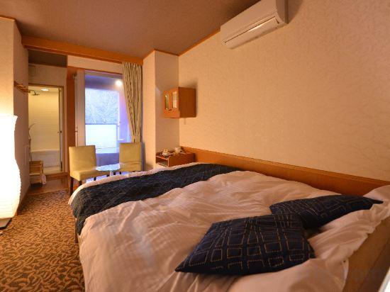 Western, Compact, Double Bed, Outdoor Bath