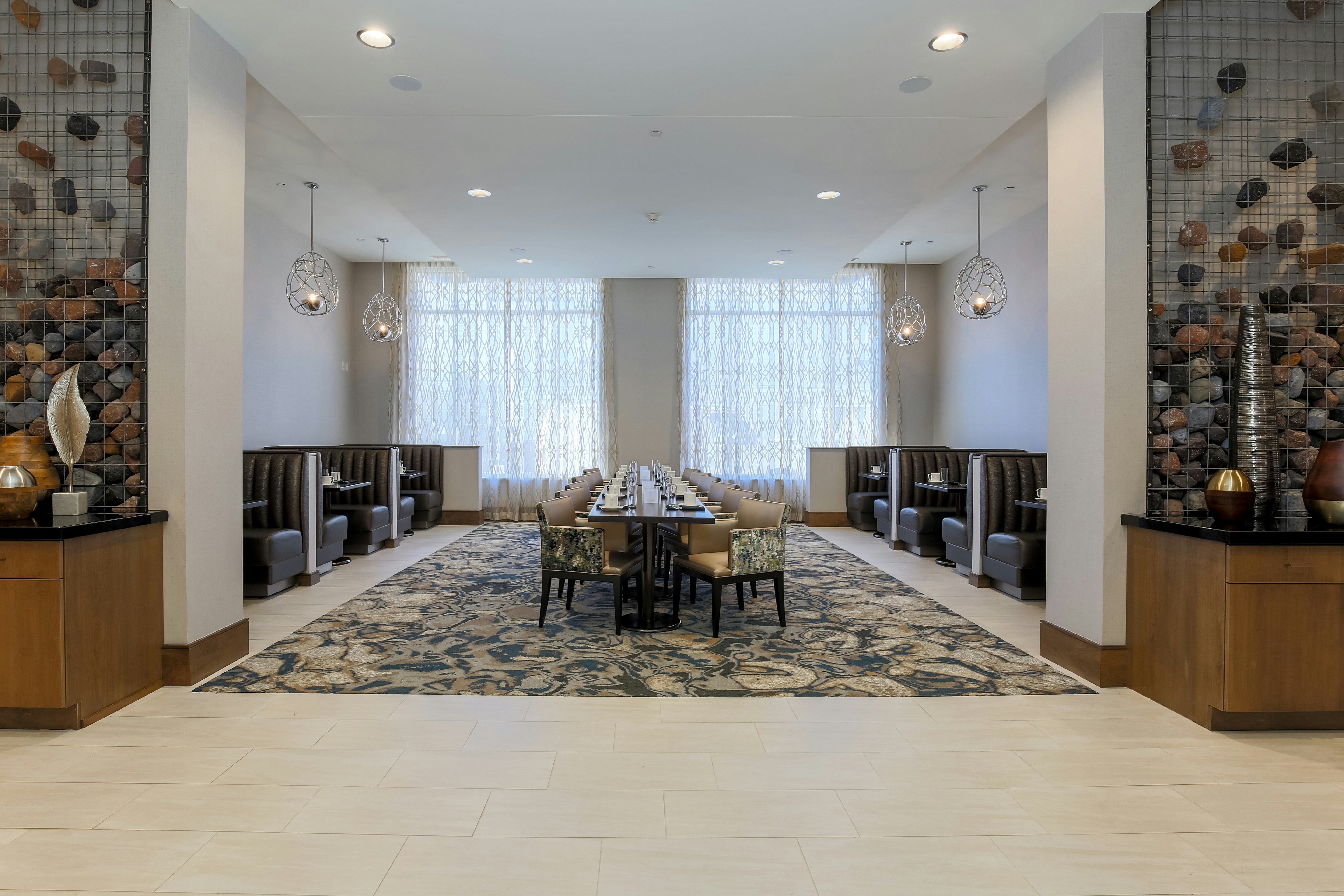 DOUBLETREE BY HILTON EVANSVILLE 32/74