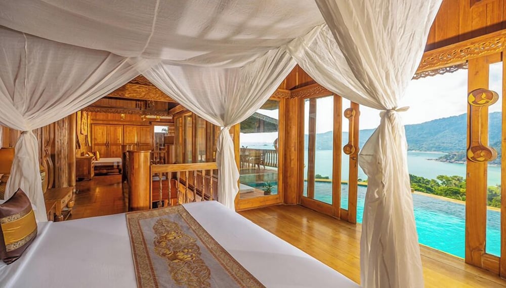 Royal Grand Pool Villa