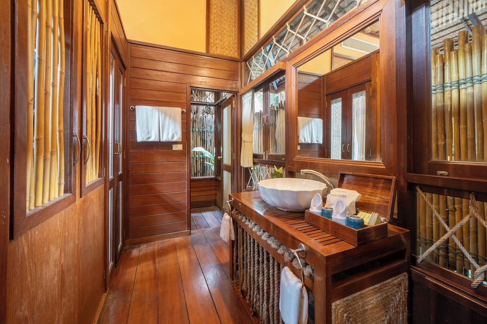 The Float House River Kwai 46/47