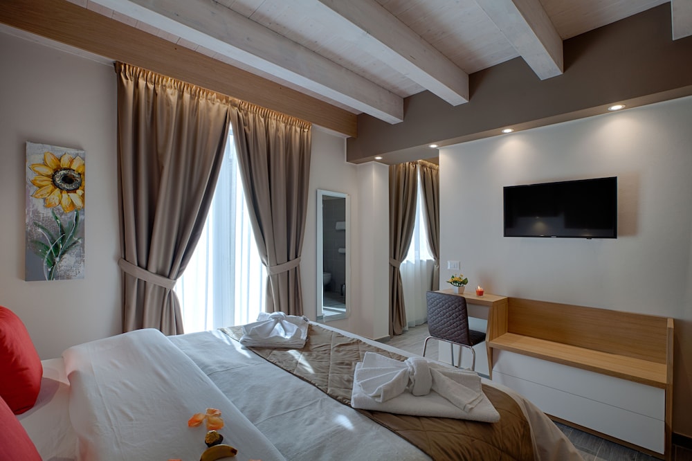Hospitality Hotel 47/57