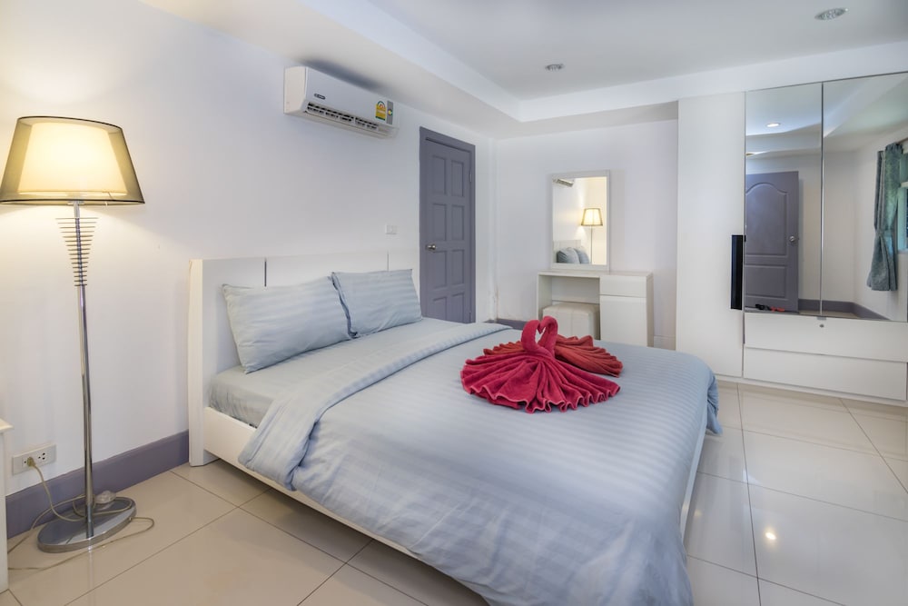 apartment, 2 double beds, pool view