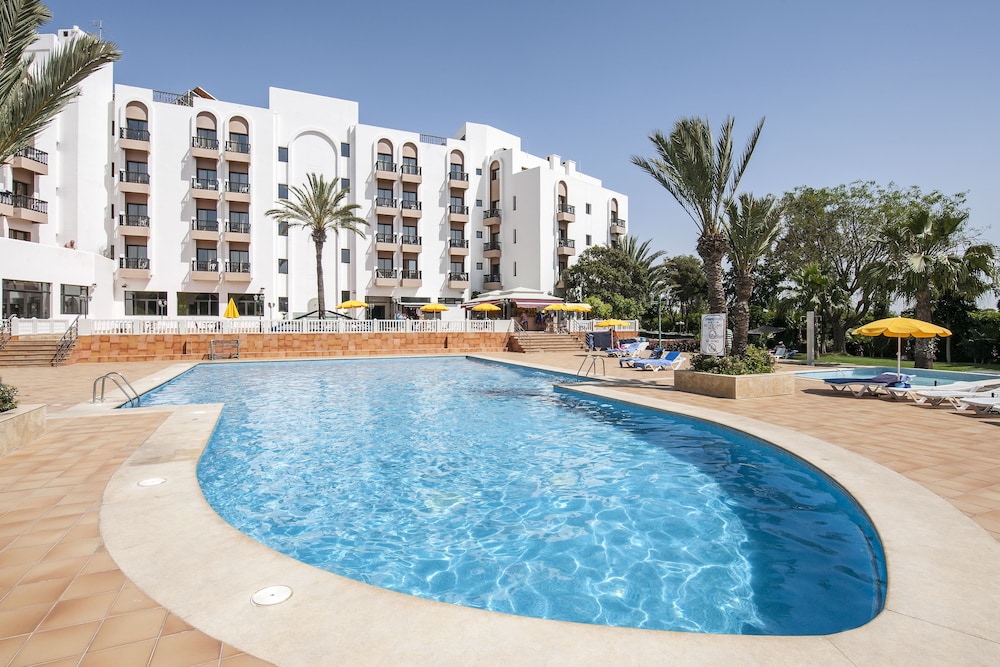 Hotel Oasis and Spa 48/50