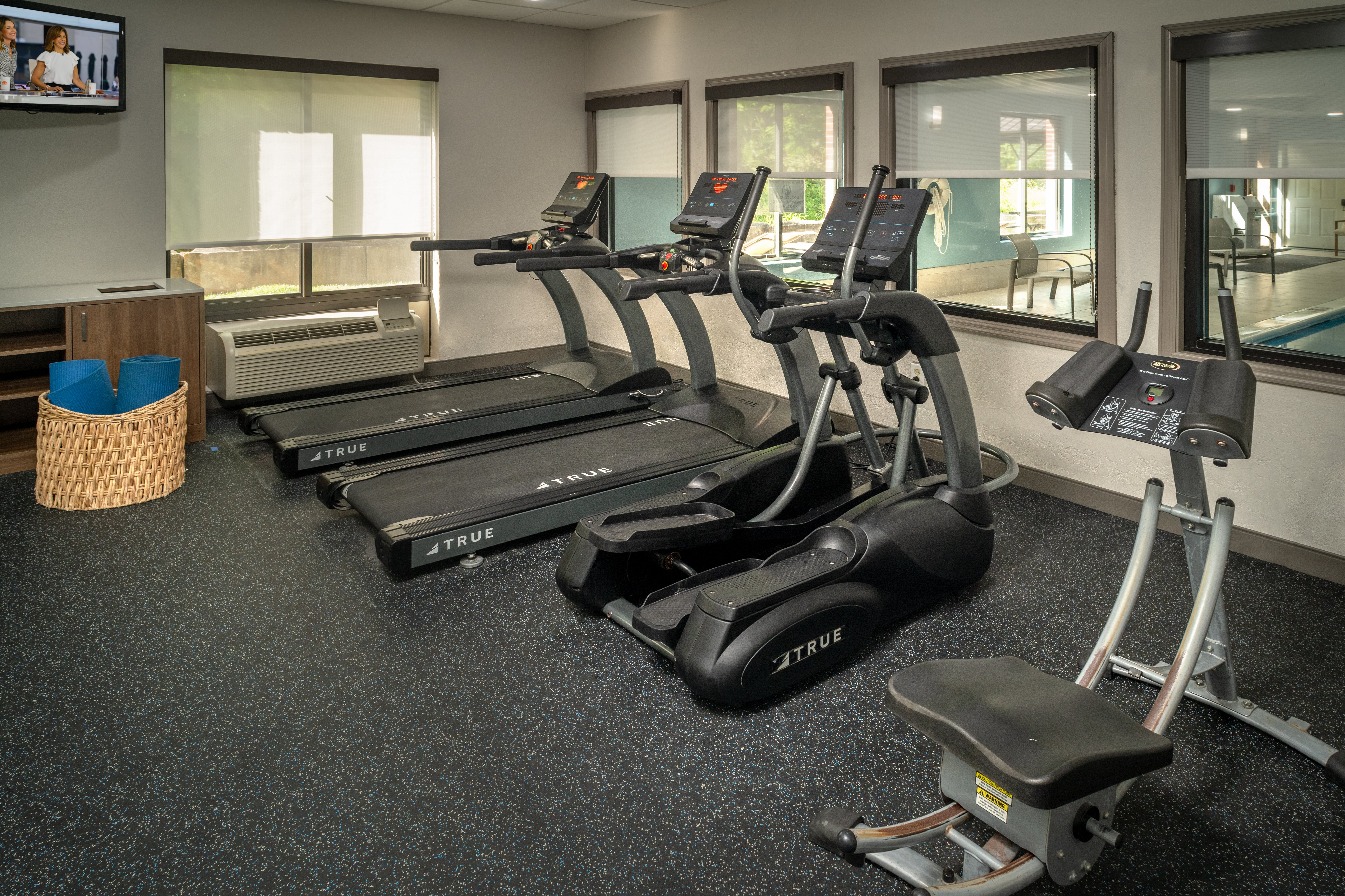 Holiday Inn Express Hotel & Suites Cross Lanes 48/75