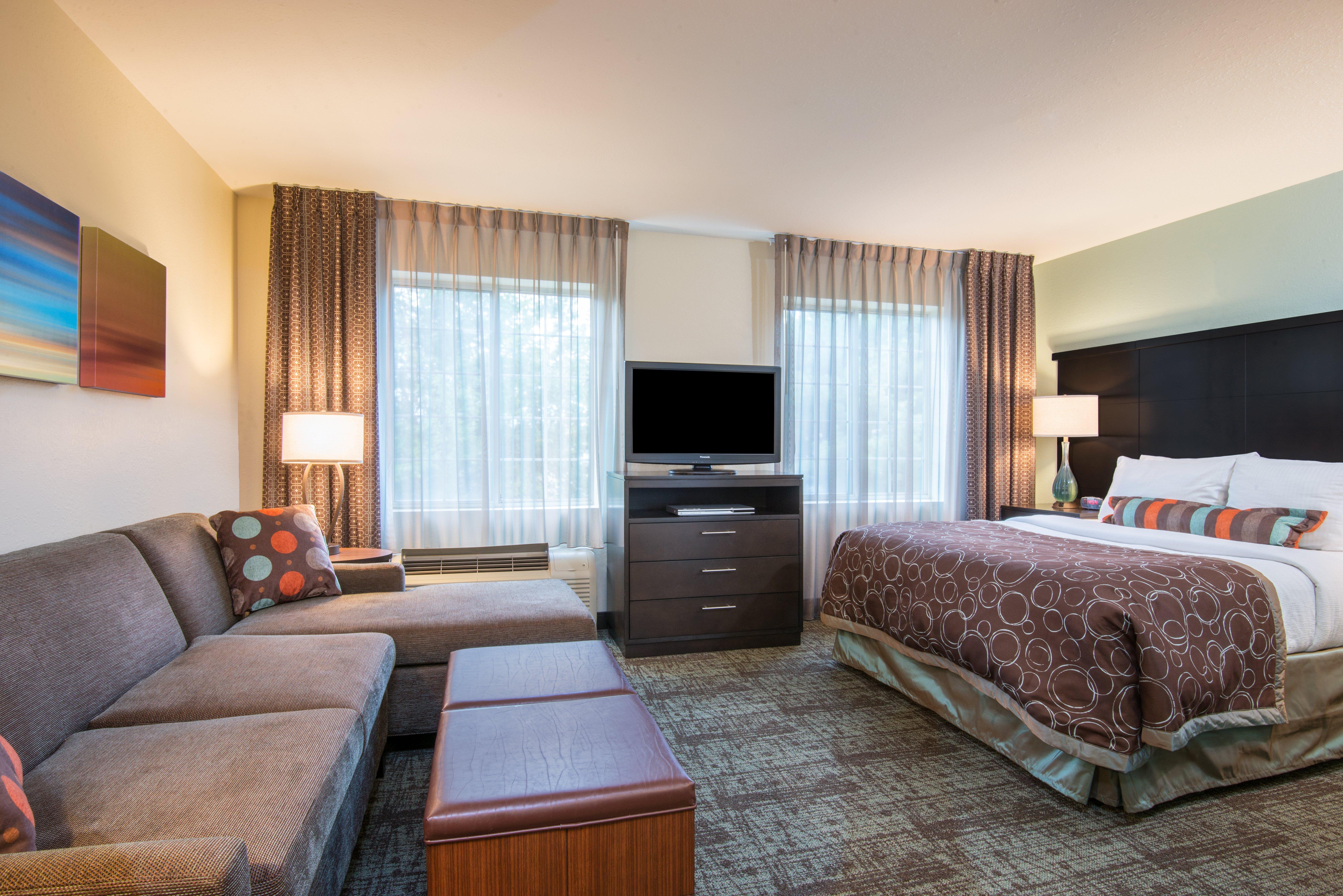 Studio, Queen Bed