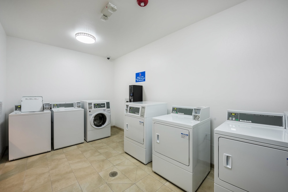 Studio6 Mccarran, NV - Sparks - Tahoe - Reno Industrial Center 8/49