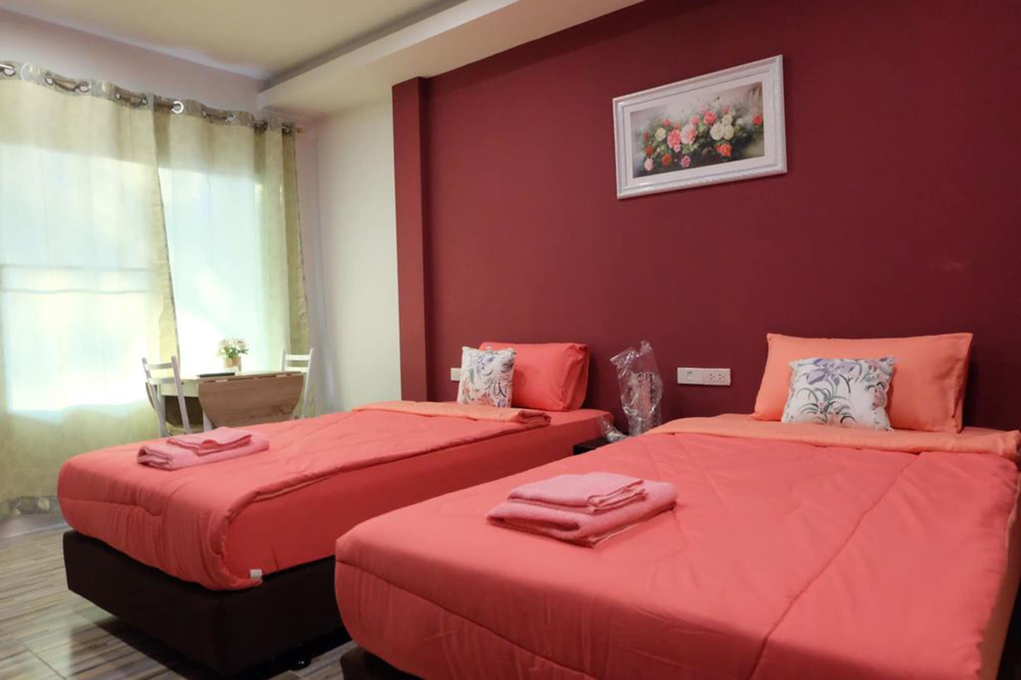 DELUXE, TWIN BEDS