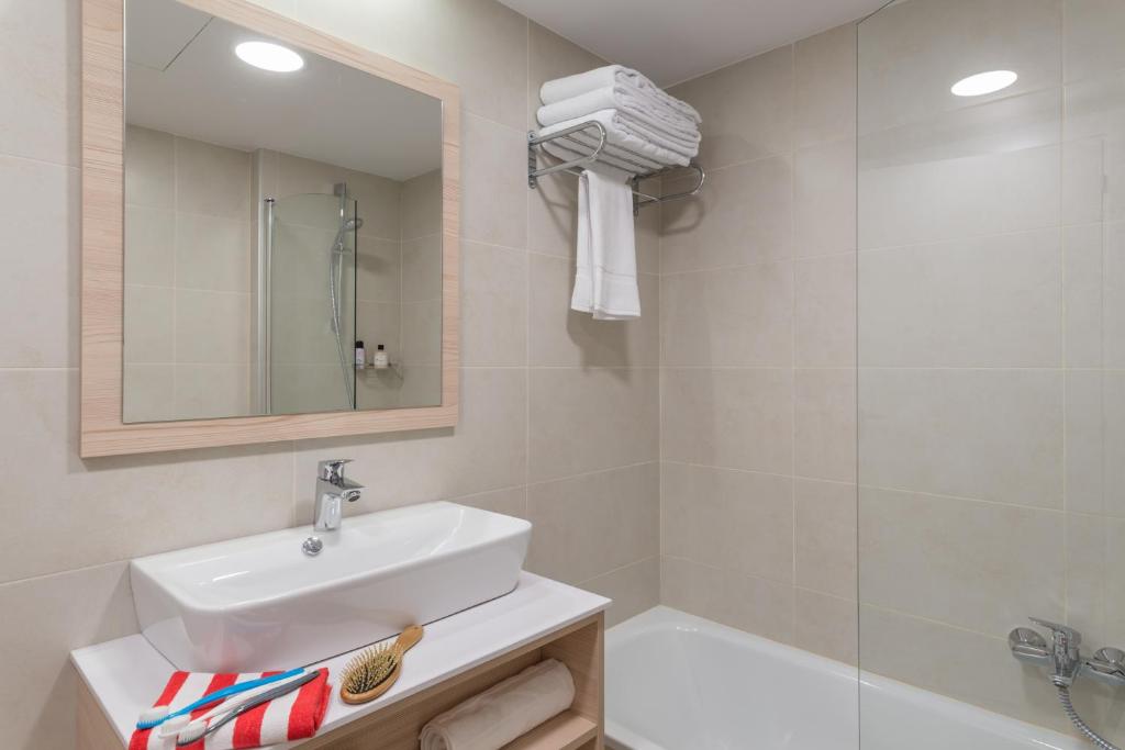 غرفة قياسية ثلاثية، Hotel Rentalmar Salou Beach 6/10