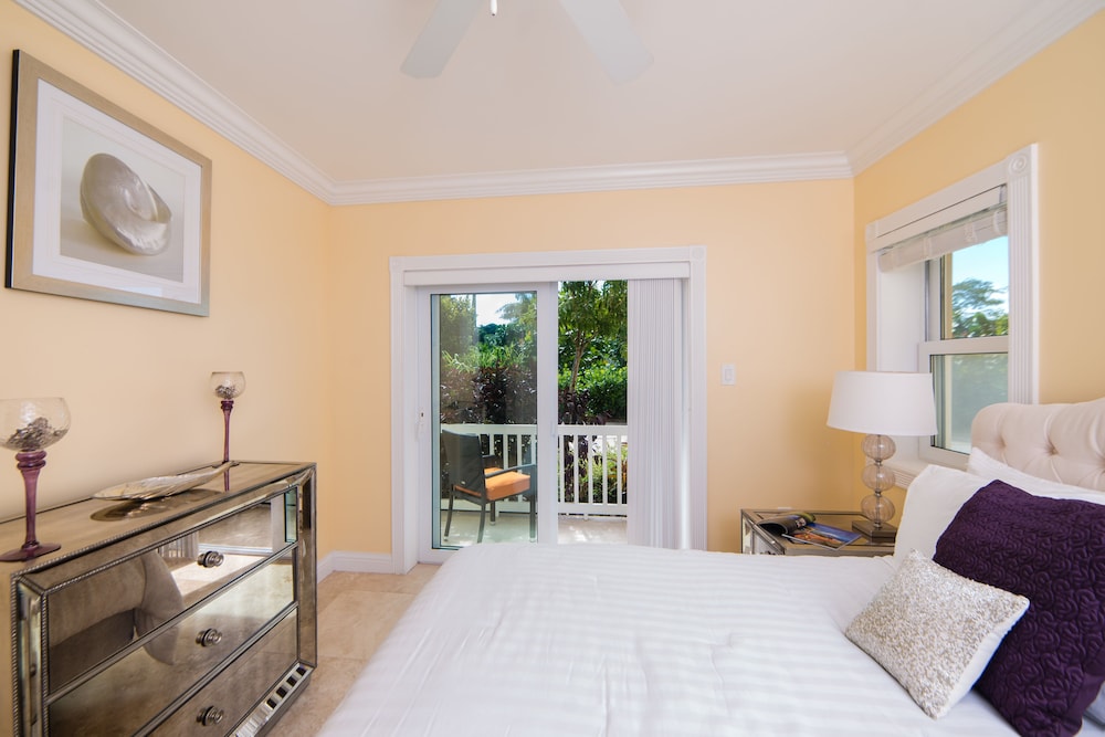 The Hamilton Beach Villas & Spa 7/50