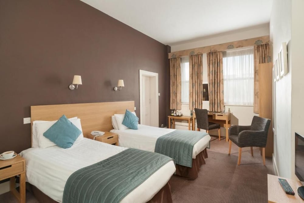 County Hotel 34/68