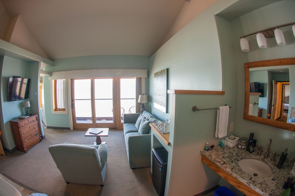 Blue Wave Inn 44/67