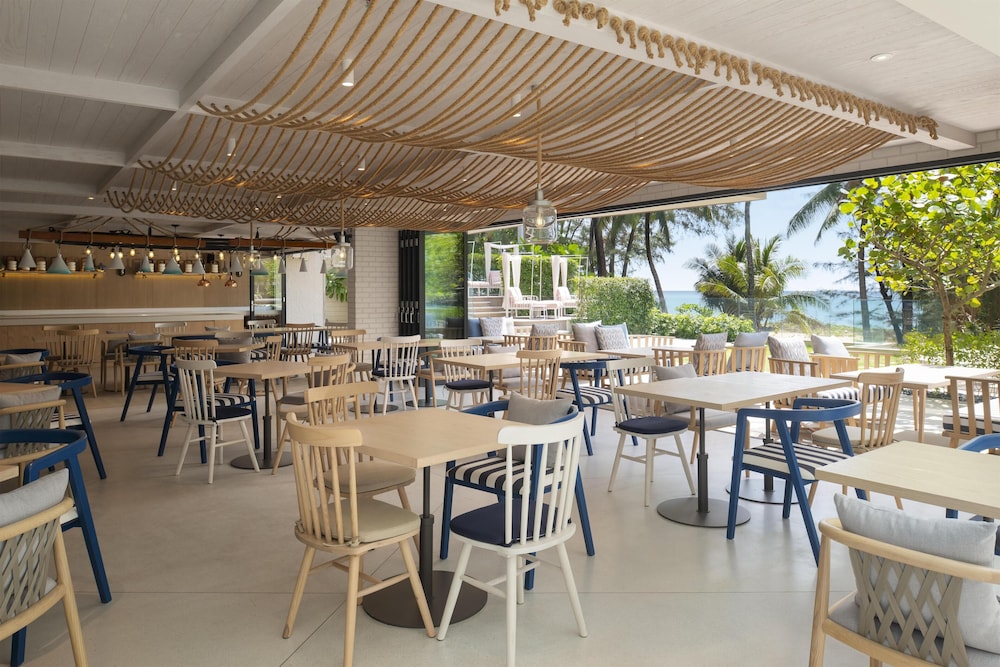 Radisson Blu Resort, Phuket Mai Khao Beach 35/50