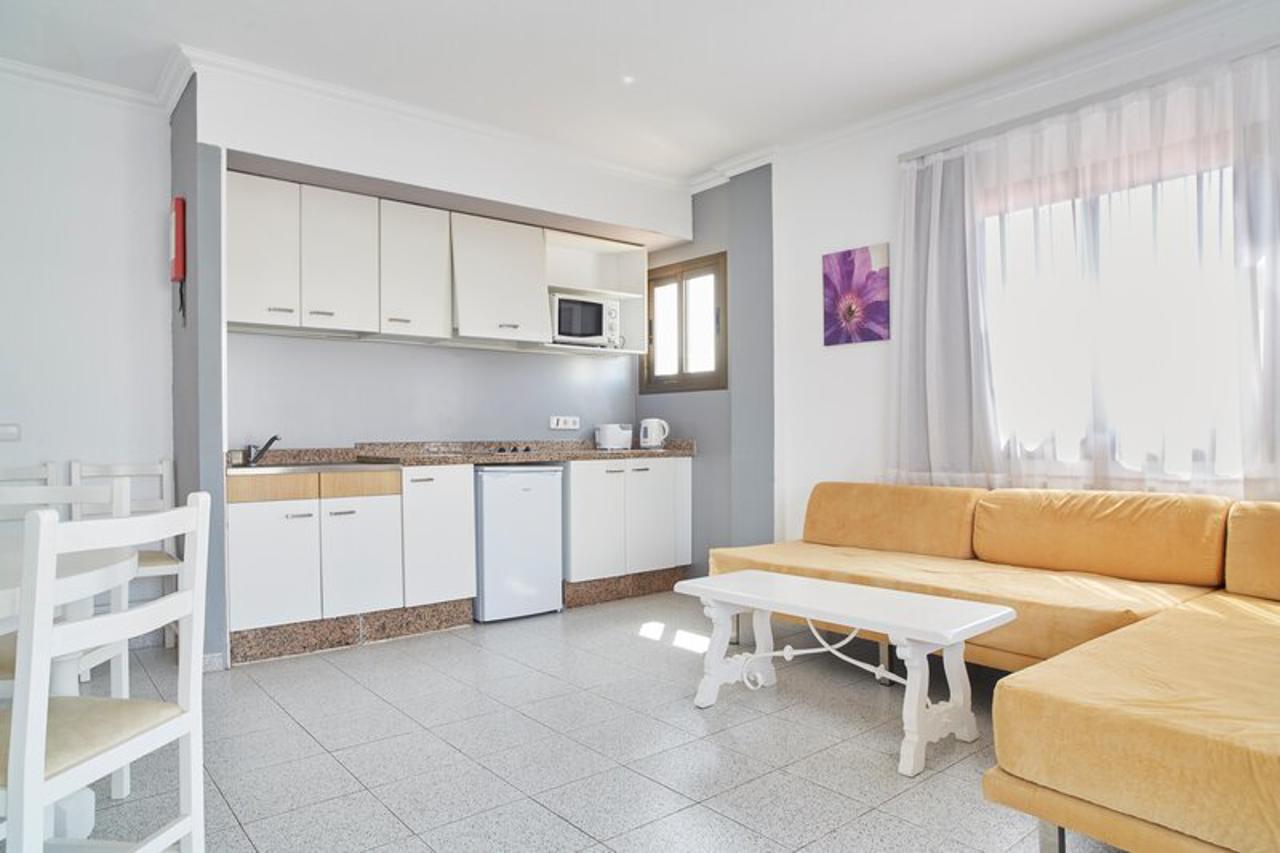 Invisa Aparthotel Casa Luis 47/53