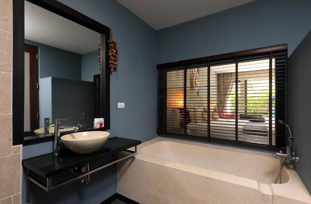 Tea Tree Spa Resort 79/82