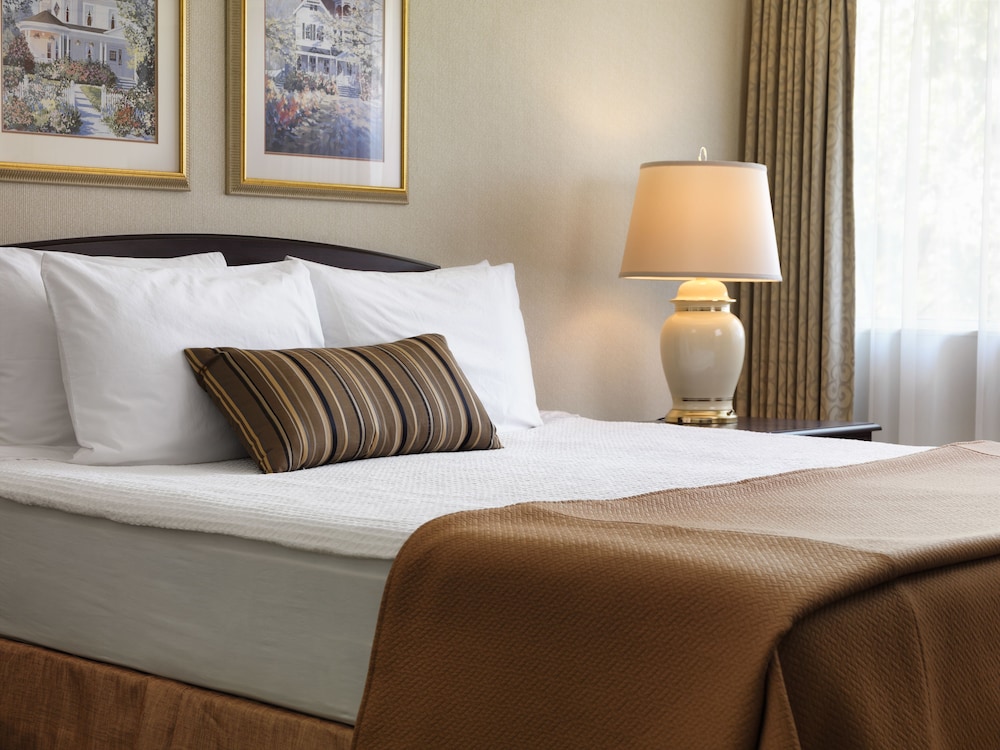 Royal Scot Hotel & Suites, Trademark Collection by Wyndham 24/76