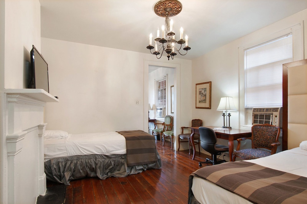 Historic Mardi Gras Inn 35/50