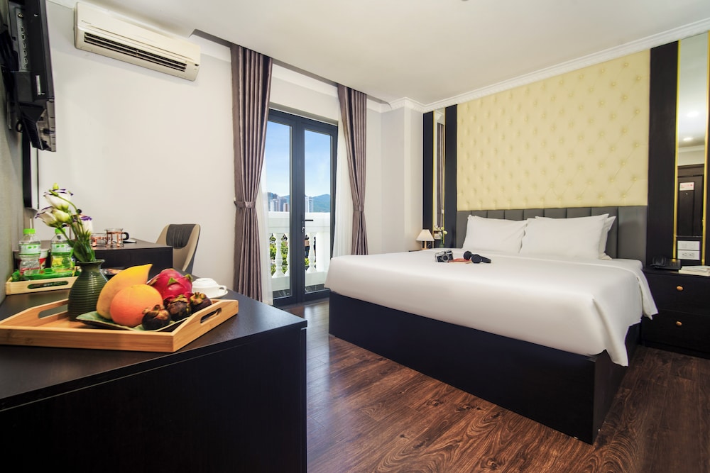 Monaco Hotel 25/49