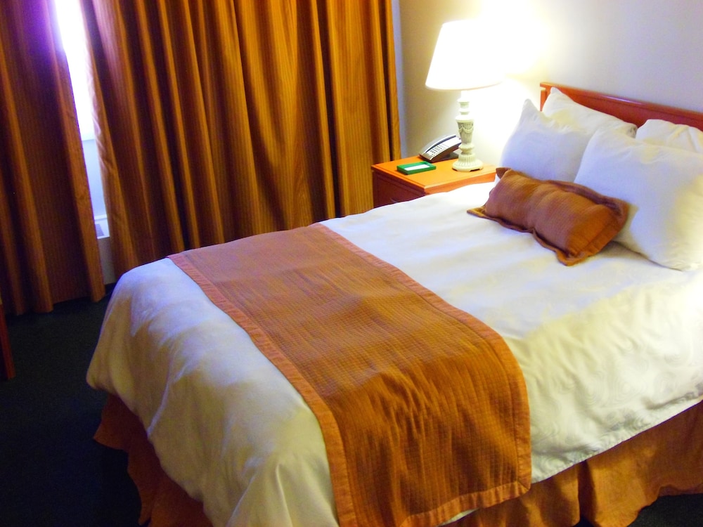 Rosslyn Inn & Suites, SureStay Collection by Best Western 5/48