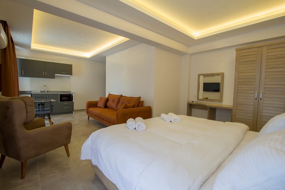 Pegasus Hotel & Villa 12/50