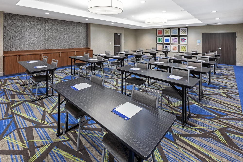 Holiday Inn Express And Suites Denton Sanger 33/34
