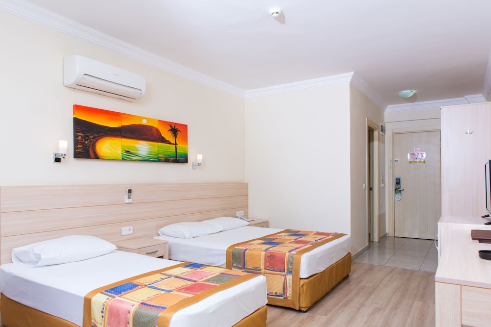 Gardenia Beach Hotel 2/28