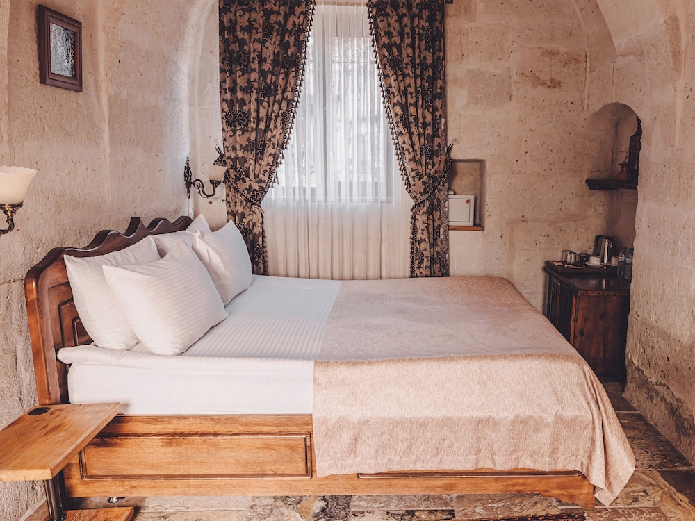 DELUXE, DOUBLE BED