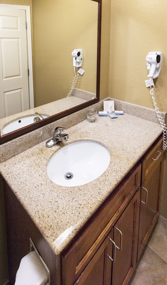 Candlewood Suites Macon 55/70