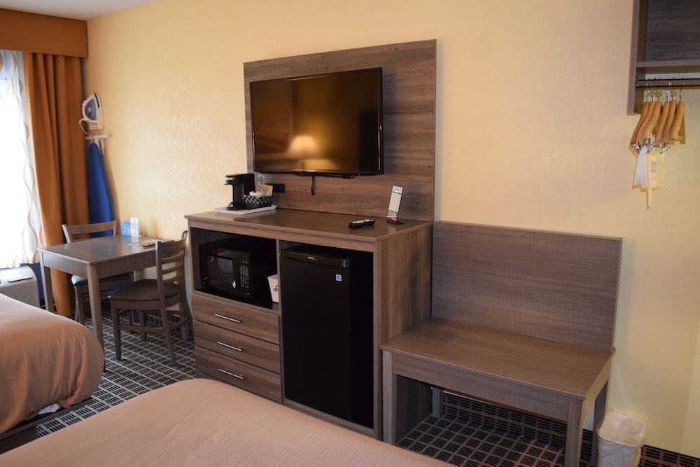 Days Inn By Wyndham Cadillac 36/39