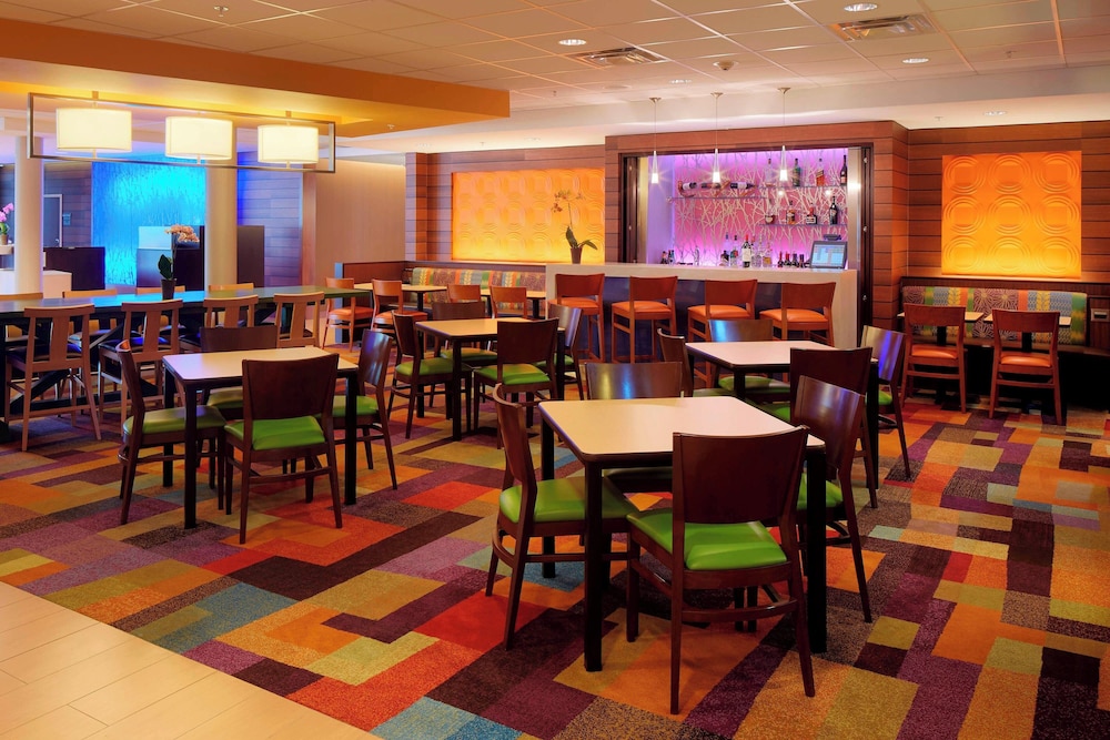 Fairfield Inn Suites Springfield Northampton Amherst 38/52