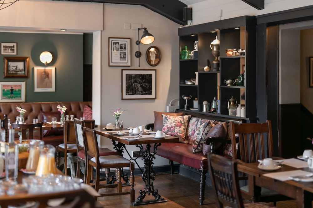 The Rose and Crown Wimbledon 41/50