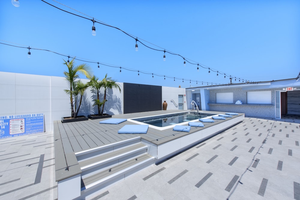 Shade Hotel Manhattan Beach 42/50