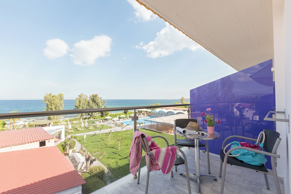 Golden Coast Hotel and Bungalows 50/75