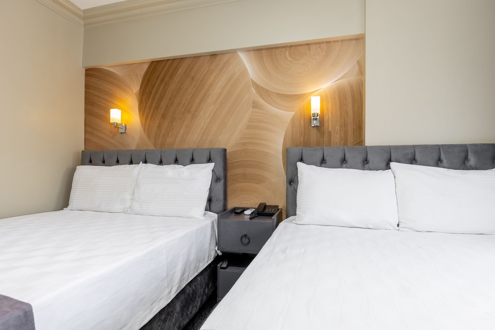 Loyal City Hotel 32/63