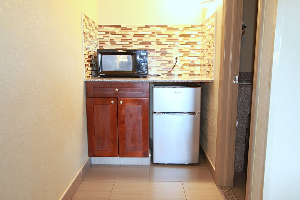 Travel Inn and Suites Flemington 8/50