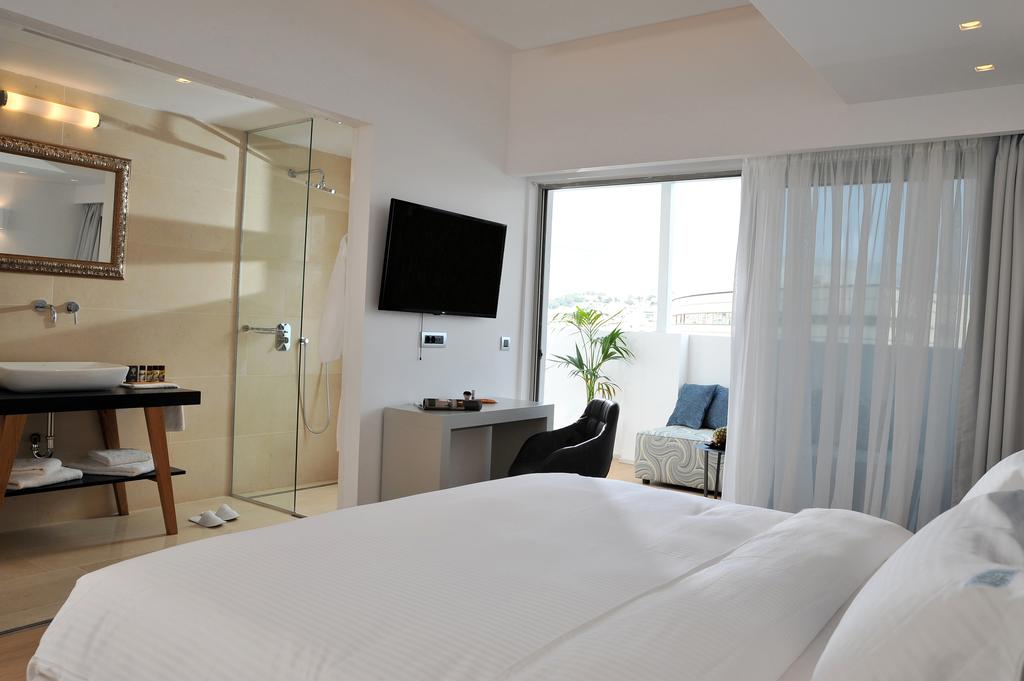 TRIPLE ROOM DELUXE