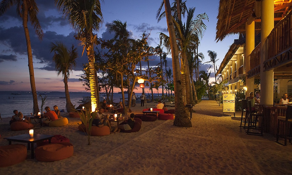 Ocean Vida Beach And Dive Resort 62/65