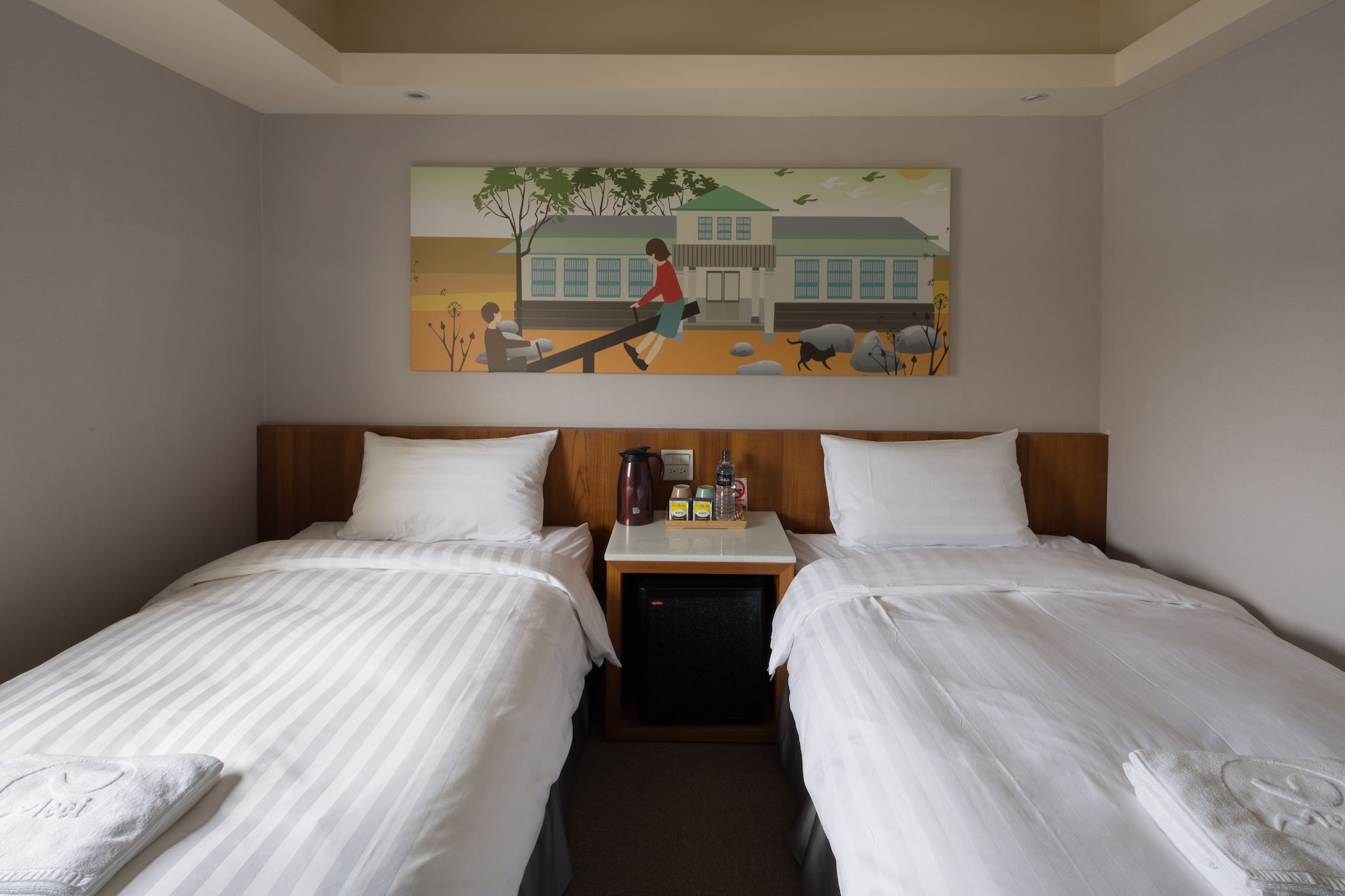 STANDARD, TWIN BEDS, CITY VIEW