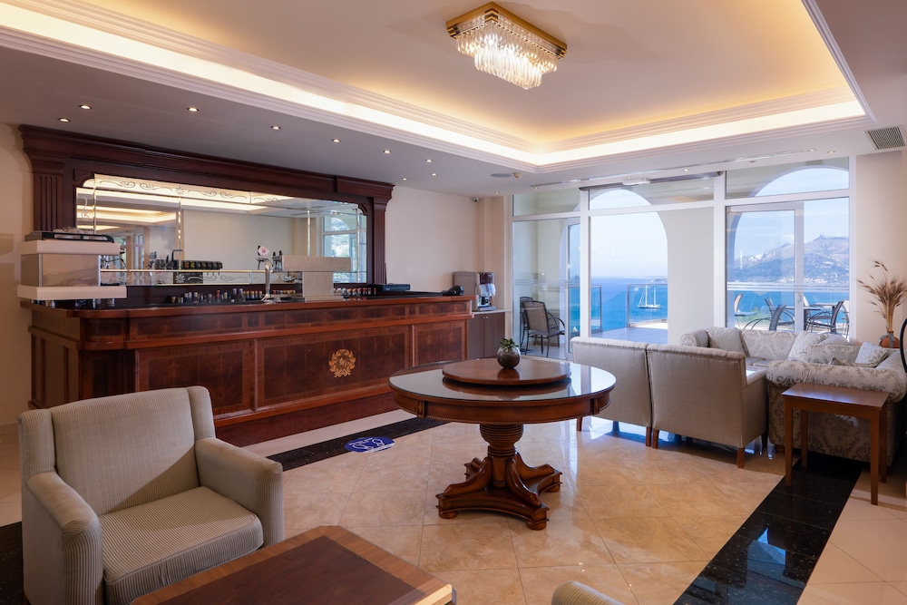 Avalon Palace Hotel by GHH 11/70