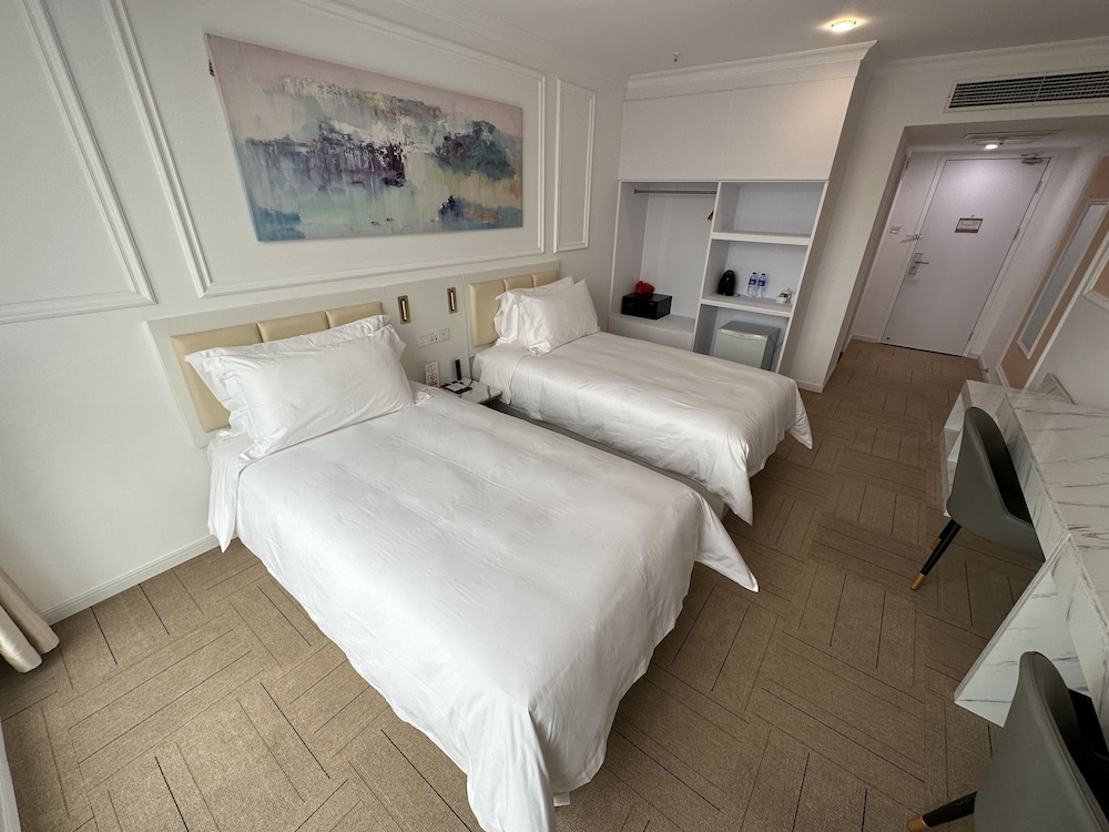 MAGNIFICENT INTERNATIONAL HOTEL 22/56