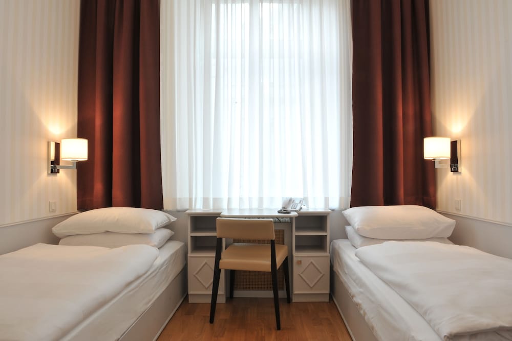 Hotel Karntnerhof 8/61