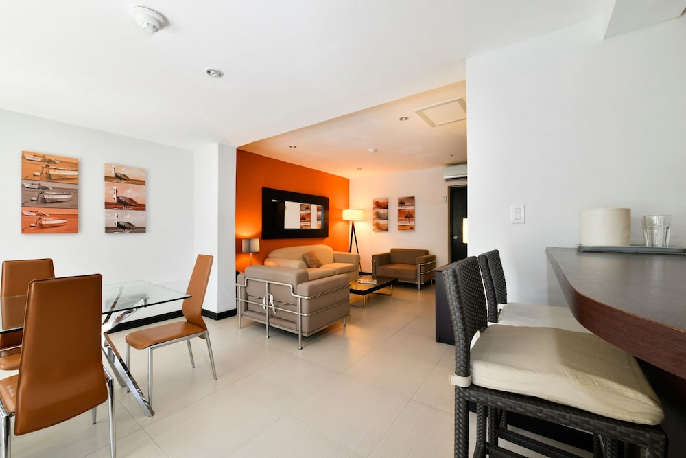 Voco Surfside Aruba by IHG 55/90