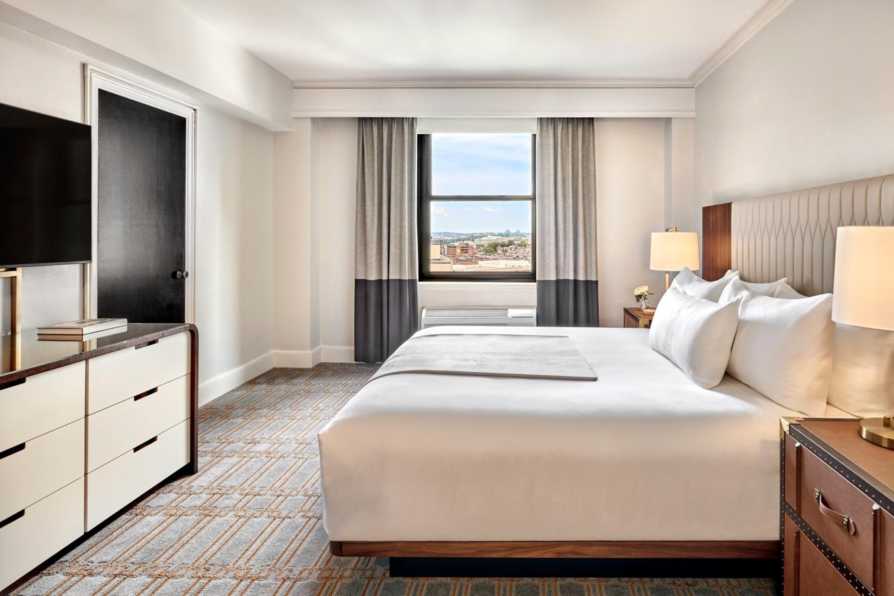 1 Bedroom, Legend, Suite, King Bed, Accessible