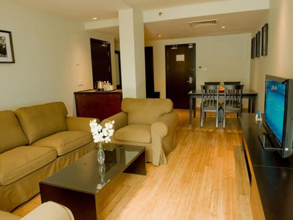 Hotel Sixty3 40/52