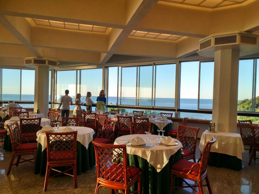 Albergo Capo Est 11/23