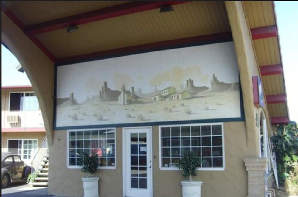 Stardust Inn 2/42