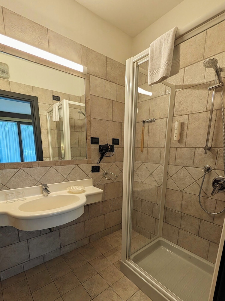 Economy, Double Bed, Yachting Hotel Mistral 7/7