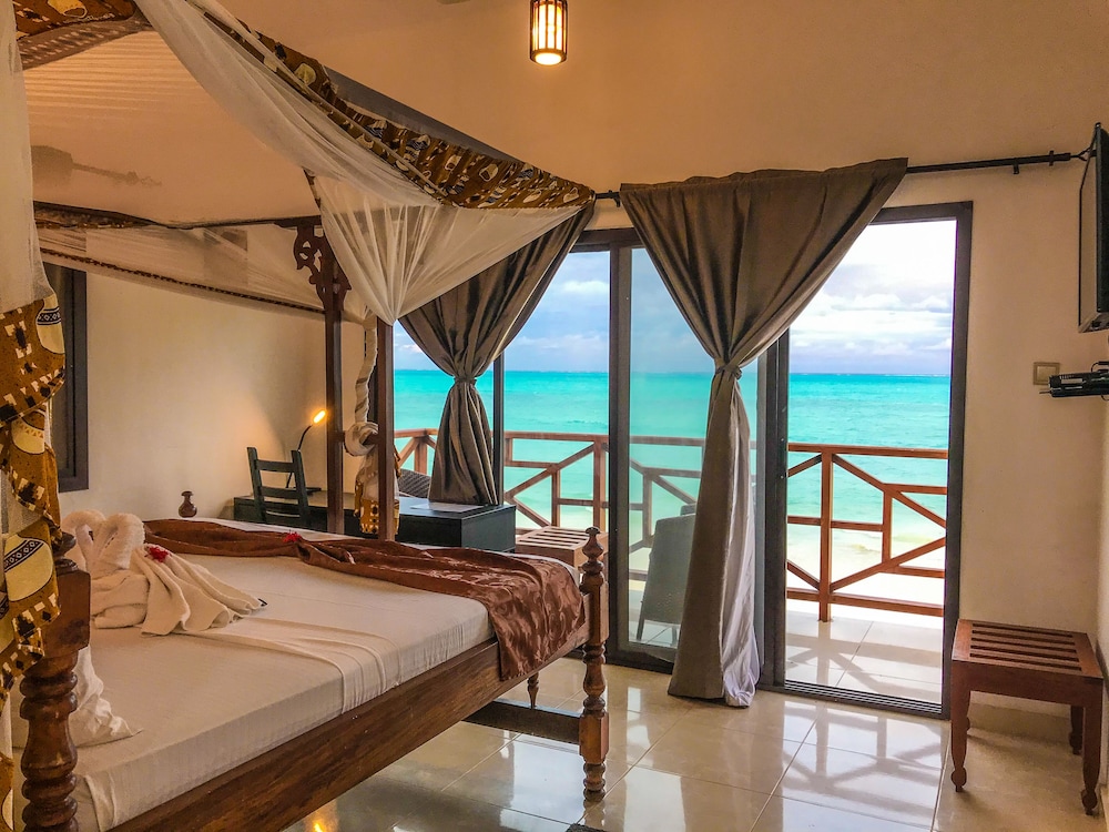 Jambiani White Sands Beach Bungalows 18/68